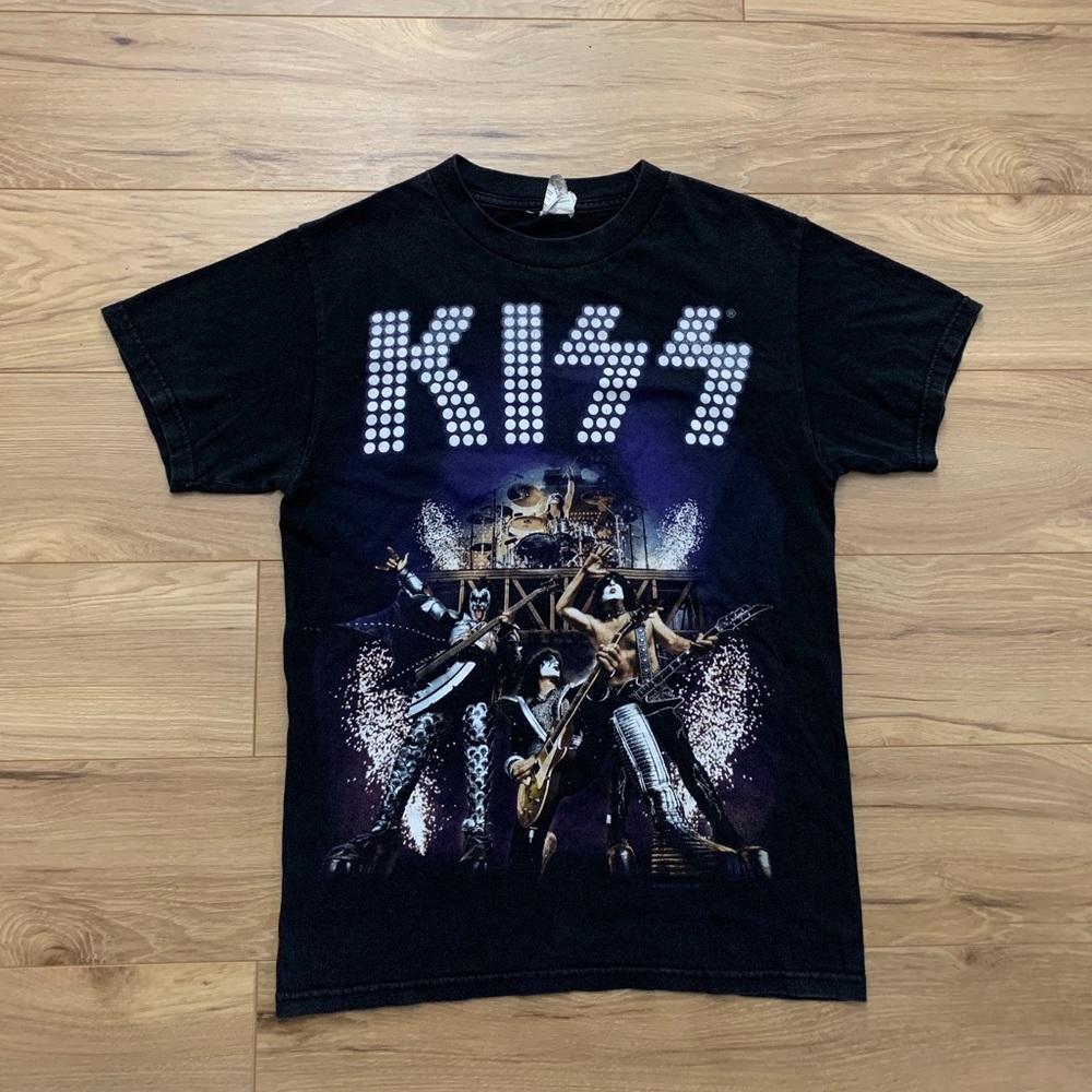 ▪️▫️00’s Kiss Graphic Tee (Sz S)